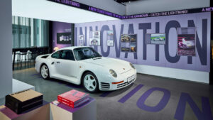 Themenwelt „Catch the Lightning“ im Porsche Brand Store Stuttgart (alle Fotos: Porsche AG)