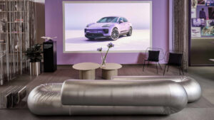 Themenwelt „Catch the Lightning“ im Porsche Brand Store Stuttgart (alle Fotos: Porsche AG)