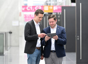 Die Projektverantwortlichen bei der Messe Stuttgart: Stefan Bantscheff und David Glock (Foto: Landesmesse Stuttgart GmbH)