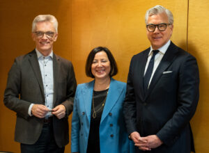 Bernhard J. Stempfle, Maria Kofidou und Johannes Molderings (von links, Foto: Birken/Messe Düsseldorf)